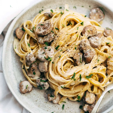 FETTUCCINE WITH CREAMY MUSHROOM SAUCE